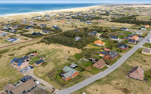 Hilppa - 400M from the Sea: Hout, Huis, Veranda, Dek, Hardwood, Dak, Beits, Houten Vloer, Eco Hotel