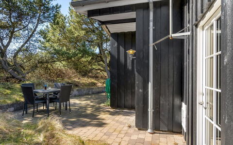 Hellena - 700M from the Sea: Meubilair, Interieur Ontwerp, Flooring, Verdieping, Plafond, Kamer, Stoel, Tafel, Appartement, Keuken En Eettafel