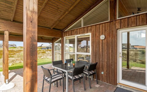 Hughe - 200M from the Sea: Meubilair, Interieur Ontwerp, Flooring, Verdieping, Plafond, Kamer, Stoel, Tafel, Appartement, Keuken En Eettafel