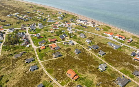 Hughe - 200M from the Sea: Meubilair, Interieur Ontwerp, Flooring, Verdieping, Plafond, Kamer, Stoel, Tafel, Appartement, Keuken En Eettafel