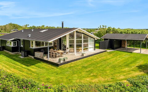 Gedda - from the Sea: Blauw, Struik, Verblijf, Groundcover, Tuin, Landgoed, Schaduw, Landscaping, Boerderij, Eco Hotel