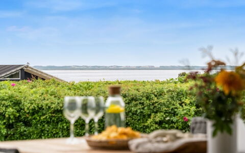 Gedda - from the Sea: Blauw, Struik, Verblijf, Groundcover, Tuin, Landgoed, Schaduw, Landscaping, Boerderij, Eco Hotel