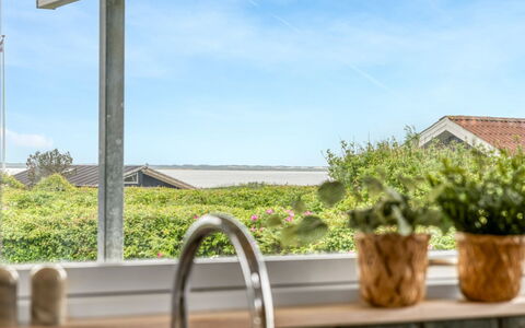 Gedda - from the Sea: Blauw, Struik, Verblijf, Groundcover, Tuin, Landgoed, Schaduw, Landscaping, Boerderij, Eco Hotel