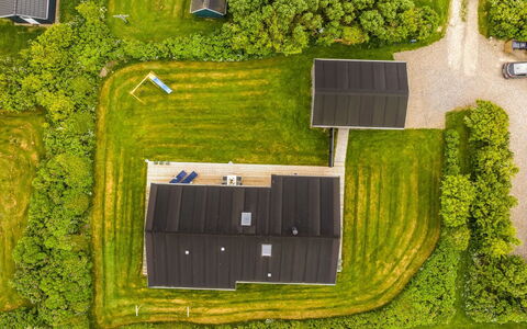 Gedda - from the Sea: Blauw, Struik, Verblijf, Groundcover, Tuin, Landgoed, Schaduw, Landscaping, Boerderij, Eco Hotel