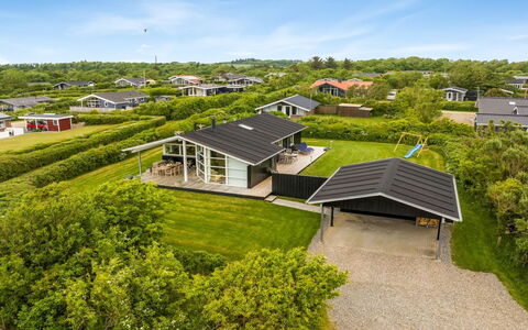 Gedda - from the Sea: Blauw, Struik, Verblijf, Groundcover, Tuin, Landgoed, Schaduw, Landscaping, Boerderij, Eco Hotel