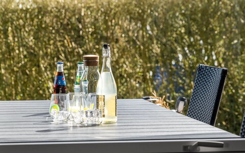 Ofrath - 350M to the Fjord: Meubilair, Tafel, Tableware, Buitenmeubels, Buitentafel, Drinkware, Stoel, Voedsel, Serveware, Keuken En Eettafel