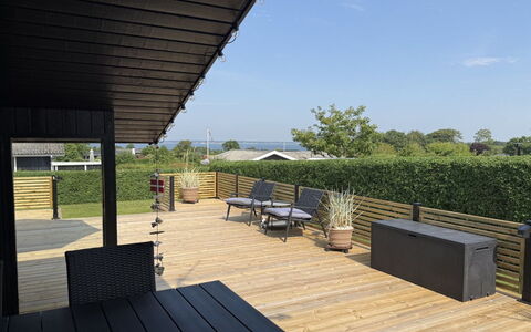Ofrath - 350M to the Fjord: Hout, Dek, Hardwood, Schaduw, Plank, Buitenmeubels, Beits, Houten Vloer, Veranda, Backyard
