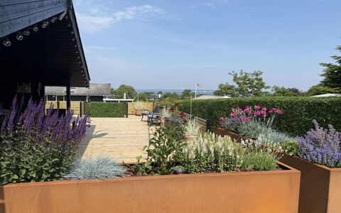 Ofrath - 350M to the Fjord: Struik, Tuin, Landscaping, Schaduw, Werf, Backyard, Gang, Bloempot, Haag, Kruid