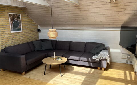 Jolanta - 20M from the Sea: Flooring, Hout, Verdieping, Meubilair, Houten Vloer, Woonkamer, Beits, Hardwood, Bankstel