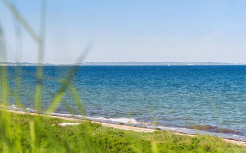 Jolanta - 20M from the Sea: Blauw, Lucht, Water, Horizon, Zwemwater, Dag, Watervoorraden, Natuurlijke Omgeving, Kust, Zee