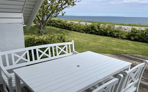 Jolanta - 20M from the Sea: Hout, Huis, Veranda, Dek, Hardwood, Dak, Beits, Houten Vloer, Eco Hotel