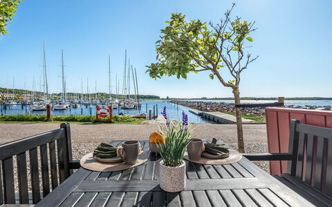 Ethly - 10M from the Sea: Dak, Huis, Deur, Verblijf, Schaduw, Siding, Werf, Landgoed, Backyard