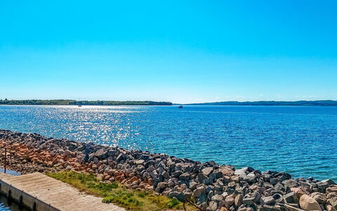 Ethly - 10M from the Sea: Dak, Huis, Deur, Verblijf, Schaduw, Siding, Werf, Landgoed, Backyard