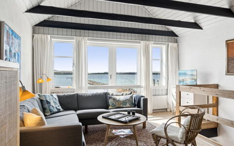 Ethly - 10M from the Sea: Dak, Huis, Deur, Verblijf, Schaduw, Siding, Werf, Landgoed, Backyard