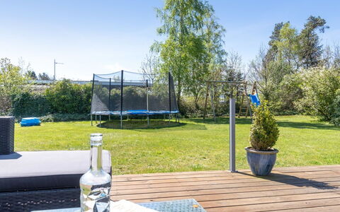Ønd - 600M from the Sea: Meubilair, Interieur Ontwerp, Flooring, Verdieping, Plafond, Kamer, Stoel, Tafel, Appartement, Keuken En Eettafel