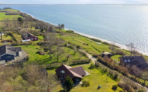 Asel - 25M from the Sea: Dak, Huis, Deur, Verblijf, Schaduw, Siding, Werf, Landgoed, Backyard