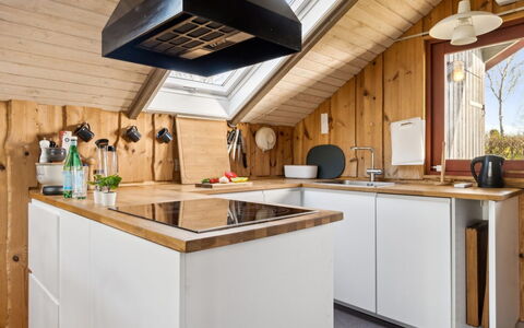 Asel - 25M from the Sea: Dak, Huis, Deur, Verblijf, Schaduw, Siding, Werf, Landgoed, Backyard