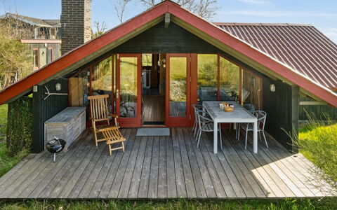 Asel - 25M from the Sea: Dak, Huis, Deur, Verblijf, Schaduw, Siding, Werf, Landgoed, Backyard