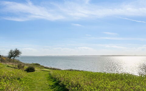 Asel - 25M from the Sea: Dak, Huis, Deur, Verblijf, Schaduw, Siding, Werf, Landgoed, Backyard