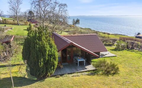 Asel - 25M from the Sea: Dak, Huis, Deur, Verblijf, Schaduw, Siding, Werf, Landgoed, Backyard