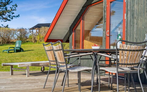 Asel - 25M from the Sea: Dak, Huis, Deur, Verblijf, Schaduw, Siding, Werf, Landgoed, Backyard