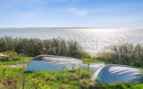 Asel - 25M from the Sea: Dak, Huis, Deur, Verblijf, Schaduw, Siding, Werf, Landgoed, Backyard