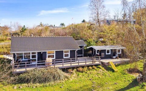 Usbjorn - 500M from the Sea: Verblijf, Huis, Veranda, Siding, Boerderij, Blokhut, Hek, Backyard