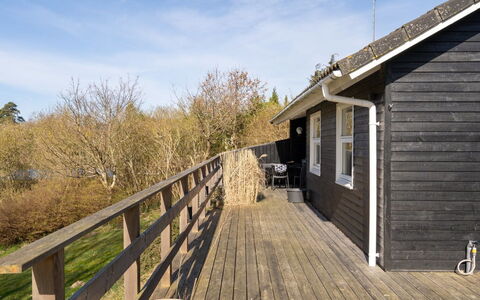 Usbjorn - 500M from the Sea: Hout, Verblijf, Veranda, Plank, Hardwood, Leuning, Dek, Beits, Siding, Hek