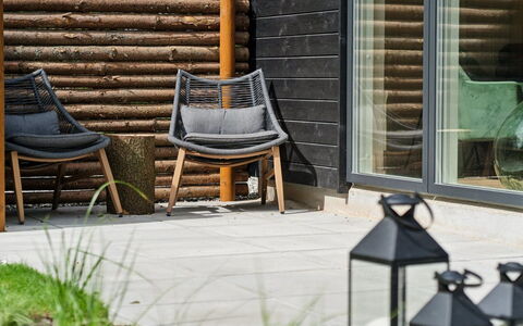Laina - 250M from the Sea: Dak, Huis, Huis, Verblijf, Deur, Siding, Dek, Veranda, Plank, Hardwood