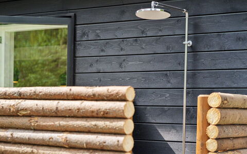 Laina - 250M from the Sea: Dak, Huis, Huis, Verblijf, Deur, Siding, Dek, Veranda, Plank, Hardwood