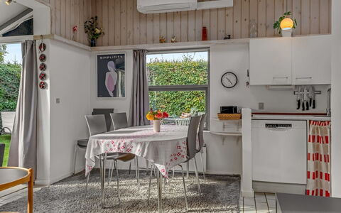 Milrid - 100M from the Sea: Meubilair, Interieur Ontwerp, Flooring, Plafond, Hout, Keuken, Verdieping, Kamer, Lichte Inrichting, Verlichting
