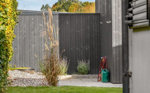 Milrid - 100M from the Sea: Hout, Tuin, Backyard, Plank, Hardwood, Home Schermen, Werf, Landscaping, Siding, Hek