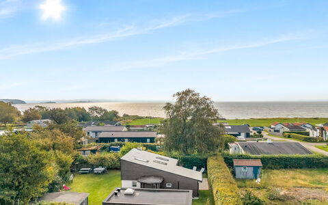 Milrid - 100M from the Sea: Landschap, Woongebied, Land Lot, Huis, Landgoed, Voorstad, Oceaan, Landscaping, Kust, Luchtfotografie