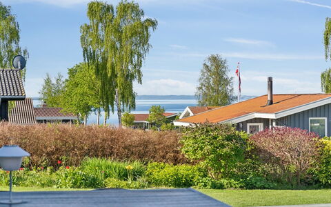 Manfred - 250M from the Sea: Zwembad, Buitenmeubels, Meubilair, Toevlucht, Flagstone, Eco Hotel, Schaduw, Stoel, Vrije Tijd, Landgoed