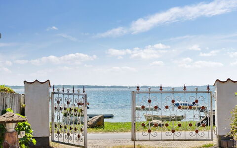 Michel - 25M from the Sea: Blauw, Horizon, Zee, Kust En Oceanic Landvormen, Oceaan, Kust, Kust, Schaduw, Hek, Strand