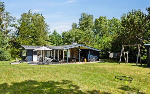 Aleta - 600M from the Sea: Huis, Huis, Deur, Dak, Verblijf, Landgoed, Tuin, Schaduw, Siding, Werf