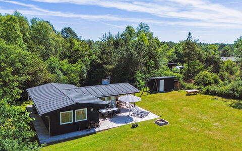 Aleta - 600M from the Sea: Huis, Huis, Deur, Dak, Verblijf, Landgoed, Tuin, Schaduw, Siding, Werf