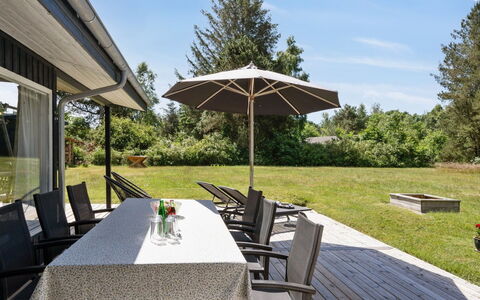 Aleta - 600M from the Sea: Huis, Huis, Deur, Dak, Verblijf, Landgoed, Tuin, Schaduw, Siding, Werf
