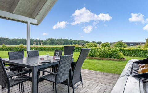 Bernice - 900M from the Sea: Dak, Huis, Huis, Verblijf, Deur, Siding, Dek, Veranda, Plank, Hardwood