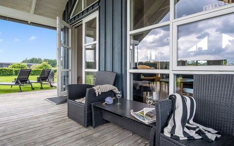 Bernice - 900M from the Sea: Dak, Huis, Huis, Verblijf, Deur, Siding, Dek, Veranda, Plank, Hardwood