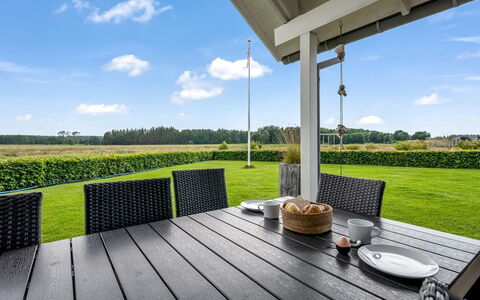 Bernice - 900M from the Sea: Dak, Huis, Huis, Verblijf, Deur, Siding, Dek, Veranda, Plank, Hardwood