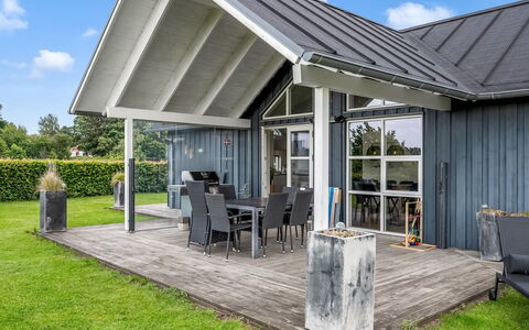 Bernice - 900M from the Sea: Dak, Huis, Huis, Verblijf, Deur, Siding, Dek, Veranda, Plank, Hardwood