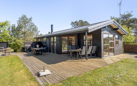Gligorij - 450M from the Sea: Meubilair, Interieur Ontwerp, Flooring, Verdieping, Plafond, Kamer, Stoel, Tafel, Appartement, Keuken En Eettafel