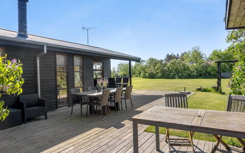 Gligorij - 450M from the Sea: Meubilair, Interieur Ontwerp, Flooring, Verdieping, Plafond, Kamer, Stoel, Tafel, Appartement, Keuken En Eettafel