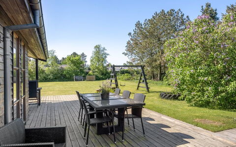Gligorij - 450M from the Sea: Meubilair, Interieur Ontwerp, Flooring, Verdieping, Plafond, Kamer, Stoel, Tafel, Appartement, Keuken En Eettafel