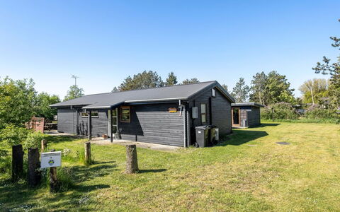 Gligorij - 450M from the Sea: Meubilair, Interieur Ontwerp, Flooring, Verdieping, Plafond, Kamer, Stoel, Tafel, Appartement, Keuken En Eettafel