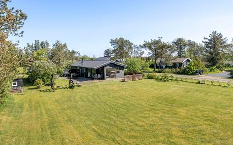 Gligorij - 450M from the Sea: Meubilair, Interieur Ontwerp, Flooring, Verdieping, Plafond, Kamer, Stoel, Tafel, Appartement, Keuken En Eettafel