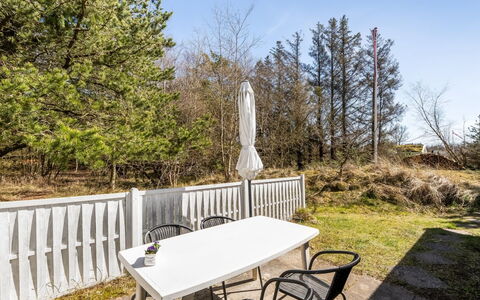 Bedri - 150M from the Sea: Gras, Grasland, Land Lot, Verblijf, Landelijk Gebied, Weide, Garden Gebouwen, Tuin, Schuur