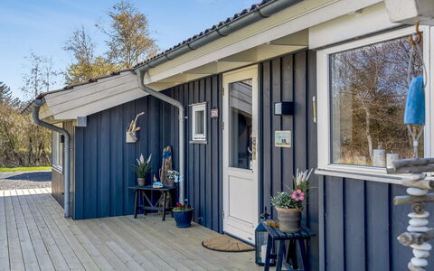 Anastaja - 550M from the Sea: Blauw, Struik, Verblijf, Groundcover, Tuin, Landgoed, Schaduw, Landscaping, Boerderij, Eco Hotel