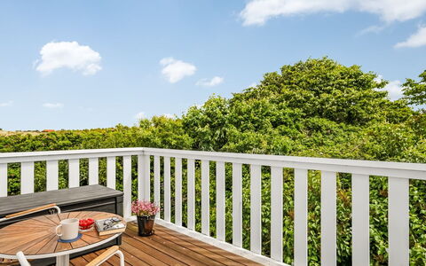 Jelke - 1Km from the Sea: Meubilair, Interieur Ontwerp, Flooring, Verdieping, Plafond, Kamer, Stoel, Tafel, Appartement, Keuken En Eettafel